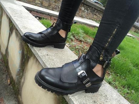 Leopard print cut out boots