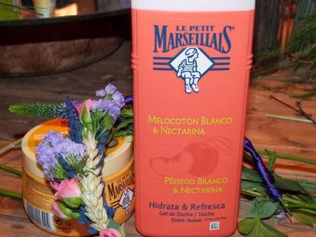 Taller de coronas de flores con Le Petit Marseillais