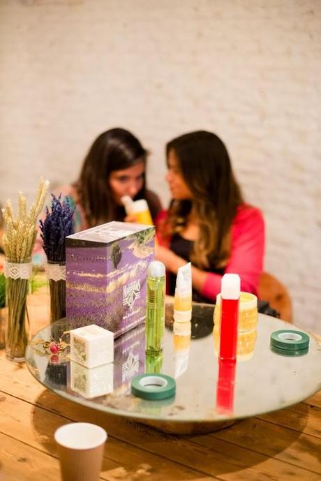 Taller de coronas de flores con Le Petit Marseillais