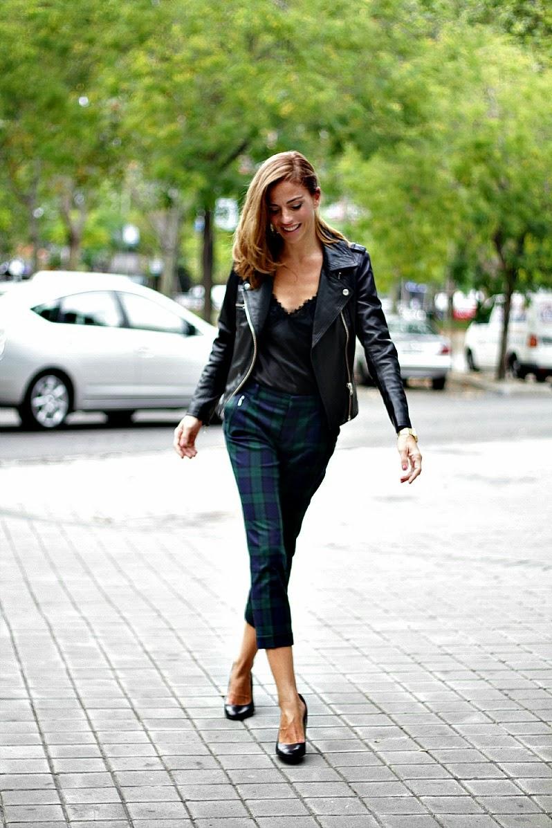 biker piel y top lencero con tartan