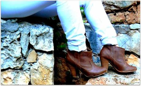 AUTUMN LEAVES BETWEEN AUTUMN LEAVES BETWEEN