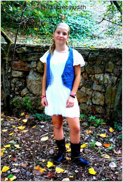 AUTUMN LEAVES BETWEEN AUTUMN LEAVES BETWEEN