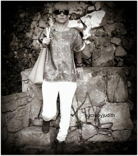 AUTUMN LEAVES BETWEEN AUTUMN LEAVES BETWEEN