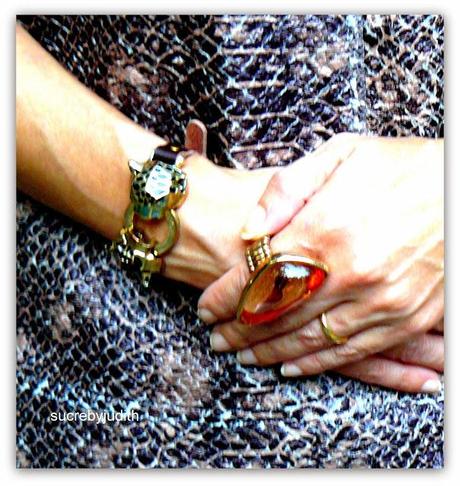 AUTUMN LEAVES BETWEEN AUTUMN LEAVES BETWEEN