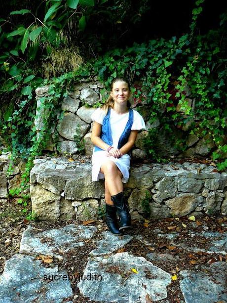 AUTUMN LEAVES BETWEEN AUTUMN LEAVES BETWEEN