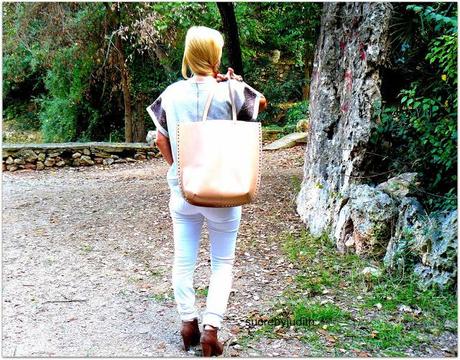 AUTUMN LEAVES BETWEEN AUTUMN LEAVES BETWEEN