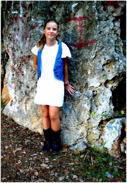 AUTUMN LEAVES BETWEEN AUTUMN LEAVES BETWEEN