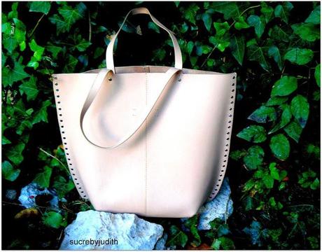 AUTUMN LEAVES BETWEEN AUTUMN LEAVES BETWEEN