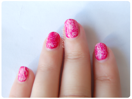 NOTD: Uñas rosas marmoleadas con plástico transparente o Saran wrap. NOTD: Uñas rosas marmoleadas con plástico transparente o Saran wrap.