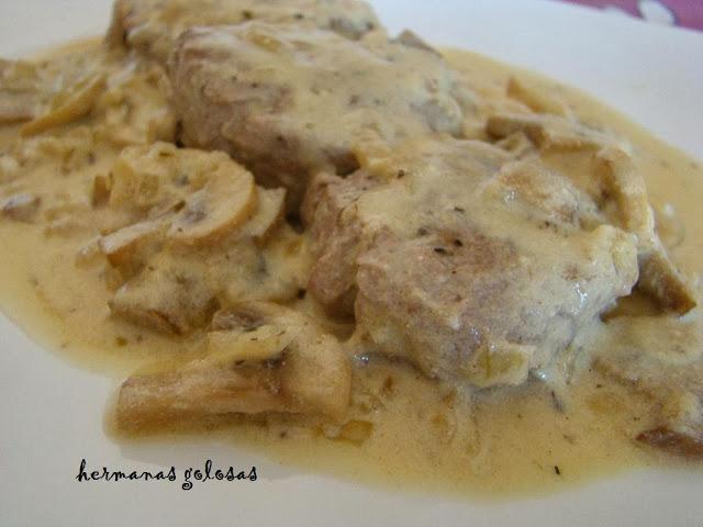 MEDALLONES DE SOLOMILLO EN SALSA DE YOGURT Y MOSTAZA CON CHAMPIÑONES