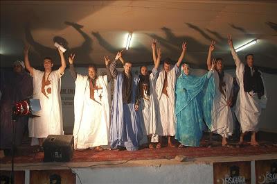 Unas 200 personas viajan de Madrid al desierto para inaugurar el X Fisahara