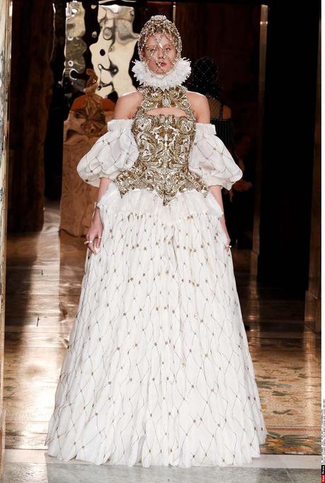 sarah_burton_para_mcqueen-onegoshop-moda-paris-eshopper