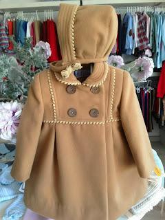 UN ABRIGO EN CAMEL