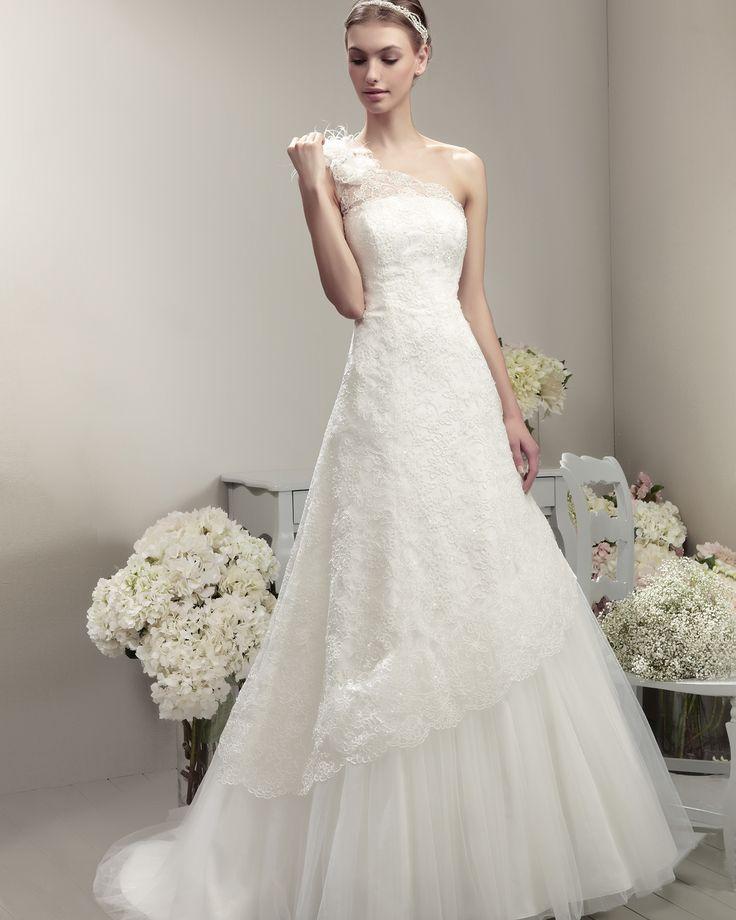 Colección 2014 #NoviasCira #Sevilla  Ninguna #Novia sin traje desde 799€ a 1299€  Si no tenemos tu talla, la confeccionamos en 90 días.  Edición limitada.  www.noviascirablog.es www.Facebook.com/Noviascira