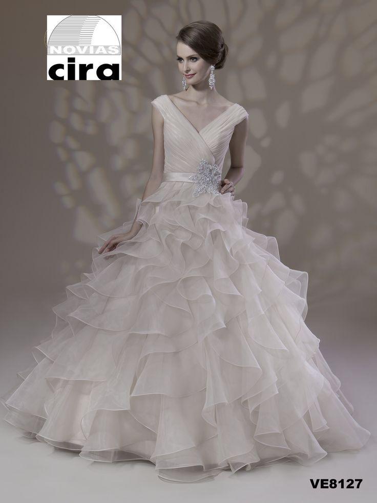 Colección 2014 #NoviasCira #Sevilla Ninguna #Novia sin traje desde 799€ a 1299€ Si no tenemos tu talla, la confeccionamos en 90 días. Edición limitada. www.noviascirablog.es www.Facebook.com/Noviascira