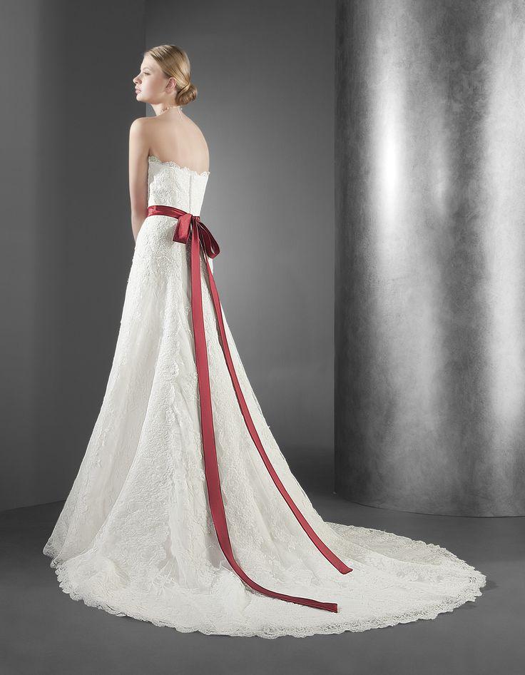 Colección 2014 #LowCost #NoviasCira #Sevilla Ninguna #Novia sin traje desde 799€ a 1299€ Si no tenemos tu talla, la confeccionamos en 90 días. Edición limitada. www.noviascirablog.es www.Facebook.com/Noviascira