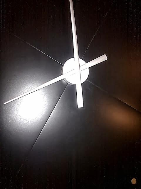 Ikea Hack: Reloj Gigante con mesas Lack