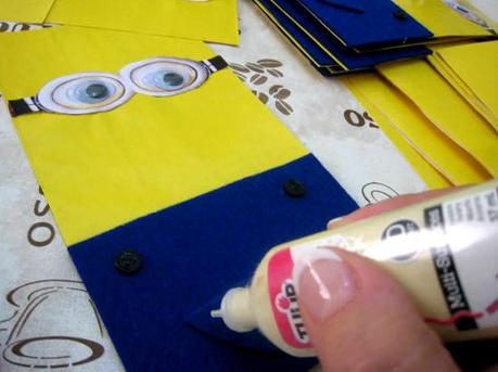 Personalización de bolsitas de papel para fiesta minions Crea adornos minion