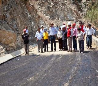 PRESIDENTE REGIONAL DE LIMA SUPERVISA AVANCE ASFALTADO DE LA CARRETERA BLANCA – CALLAHUANCA…