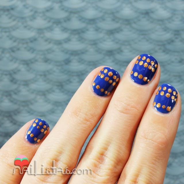 Uñas decoradas con lunares
