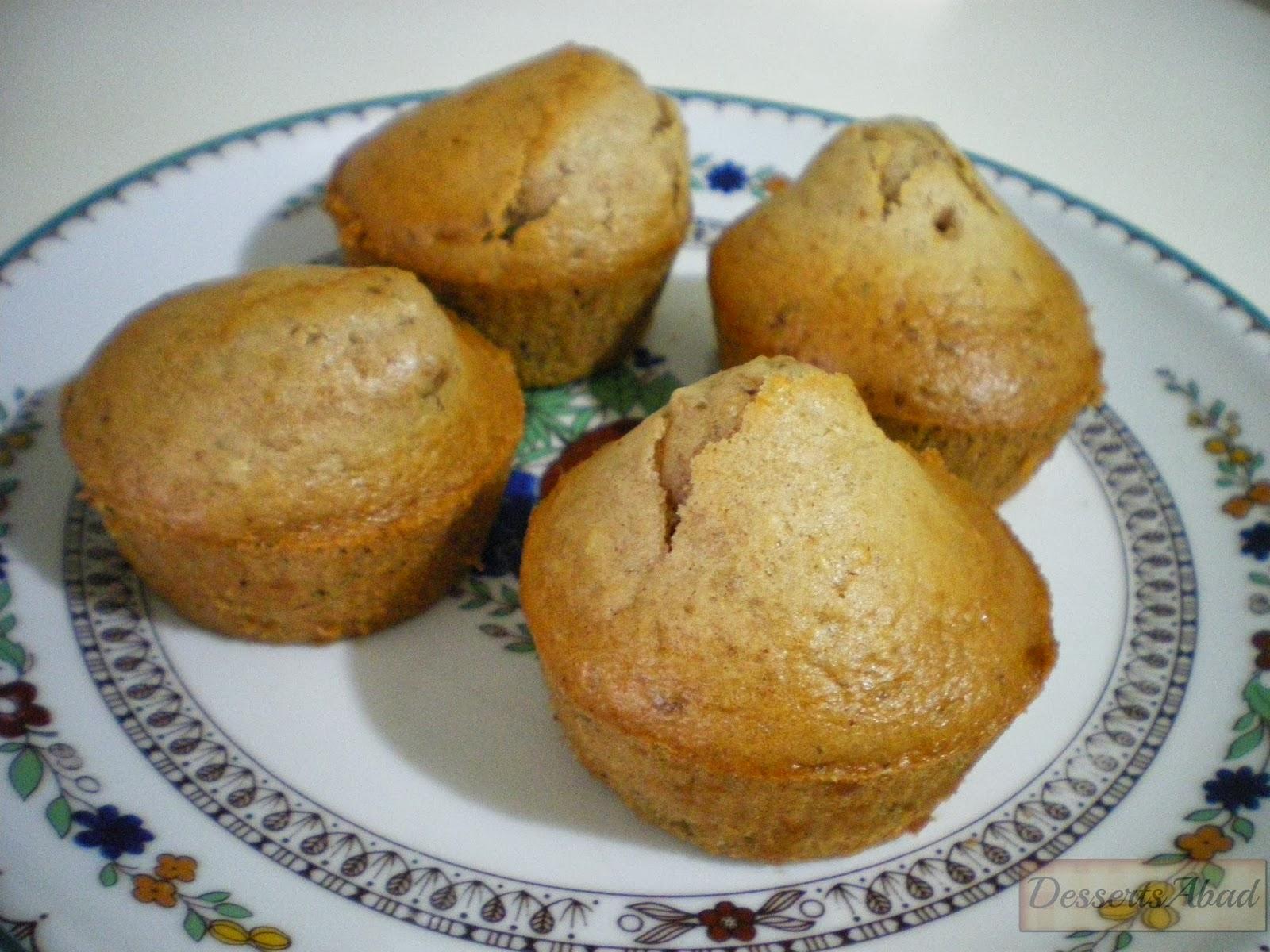 Bizcocho (o cupcakes) de nueces, pasas,especias y chocolate.