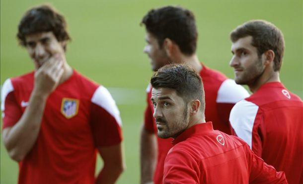 Villa vuelve a pisar el césped en la última sesión de la semana del Atlético