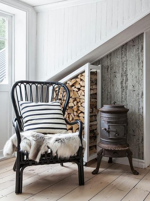 Con la leña en casa