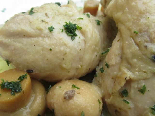 Pollo en salsa de cebolla