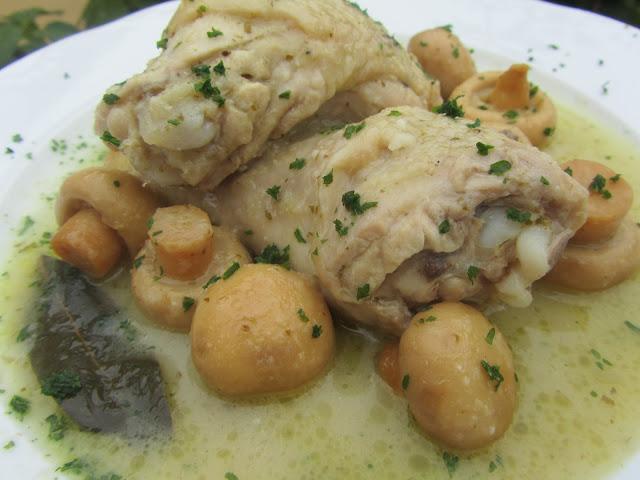 Pollo en salsa de cebolla