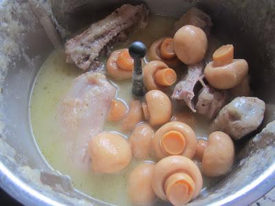 Pollo en salsa de cebolla