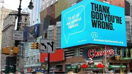 Ateos equivocados ‘gracias a Dios’, según gran pantalla de Times Square