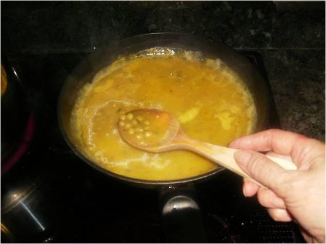 HUEVOS  DUROS  EN  SALSA