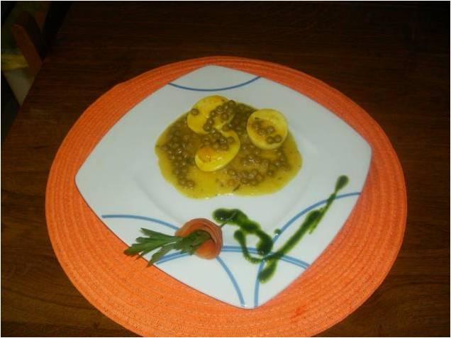 HUEVOS  DUROS  EN  SALSA