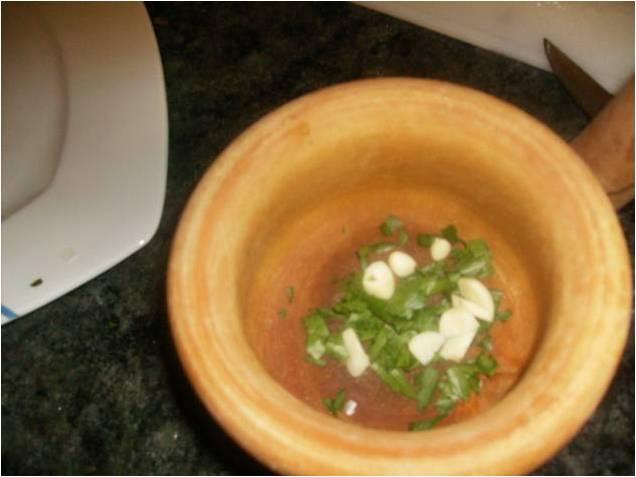 HUEVOS  DUROS  EN  SALSA