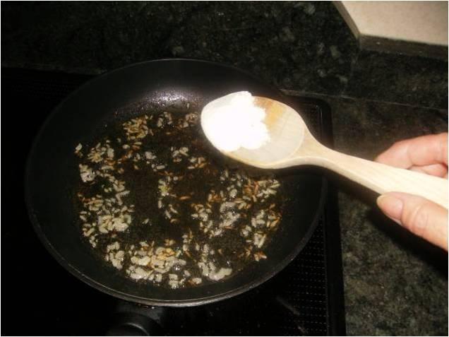 HUEVOS  DUROS  EN  SALSA