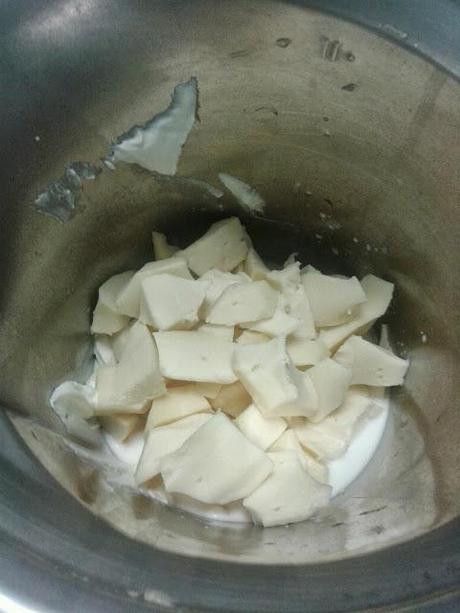 Galletas, queso y membrillo.