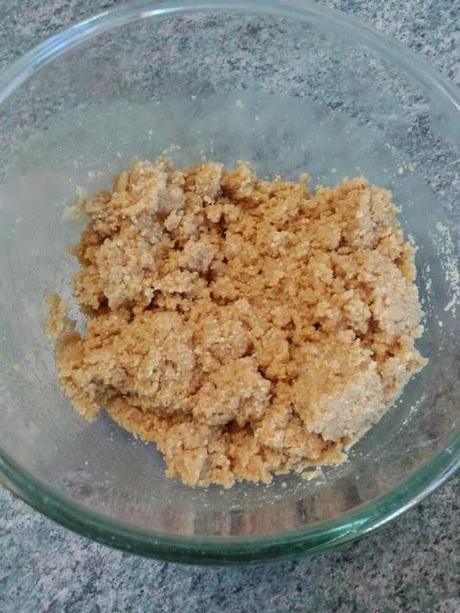 Galletas, queso y membrillo.