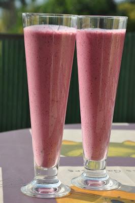 Batido De Frutas Del Bosque