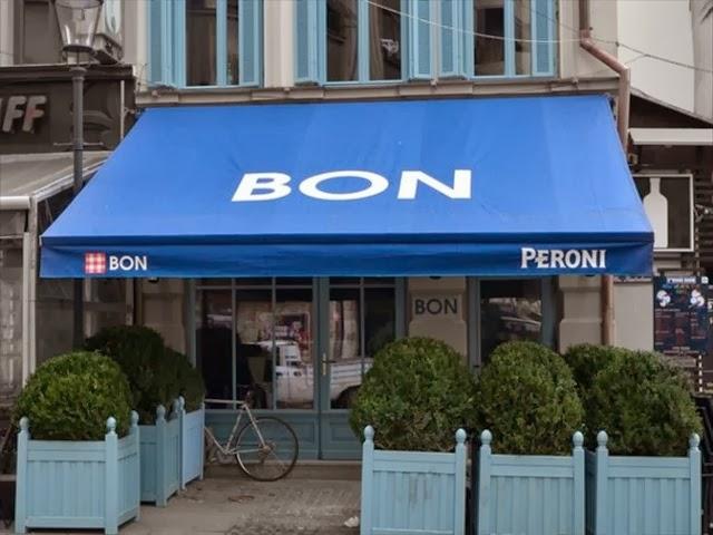 Bon: Un restaurante con puertas por todas partes