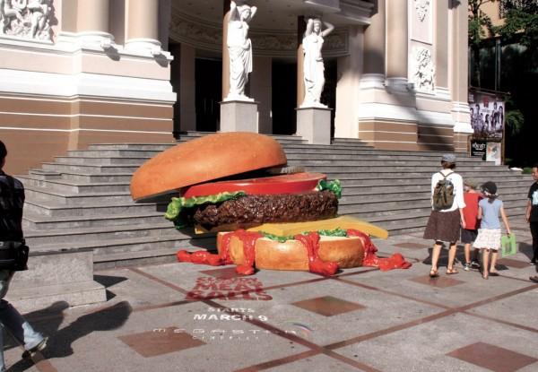 megaestrella cineplex ambiente street marketing en Ogilvy lluvia king kong 1