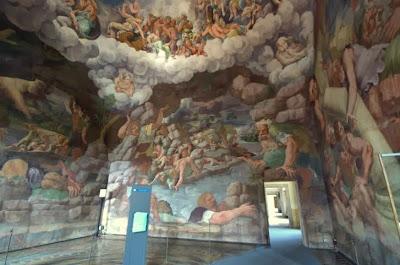 La vida humana es una invención, el Arte lo sabe, y la decorará con su belleza.