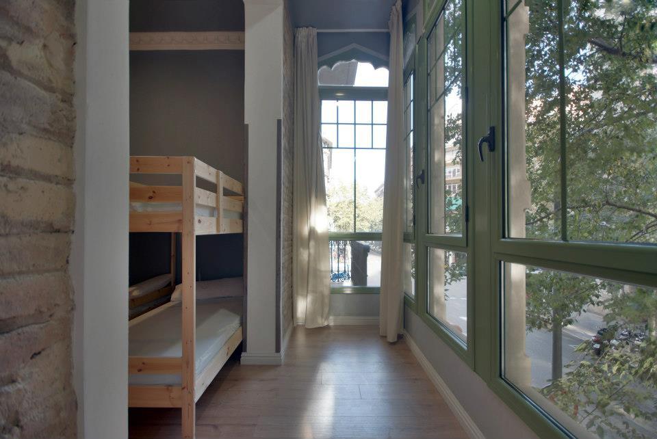 252241_379818138769565_1022673964_n