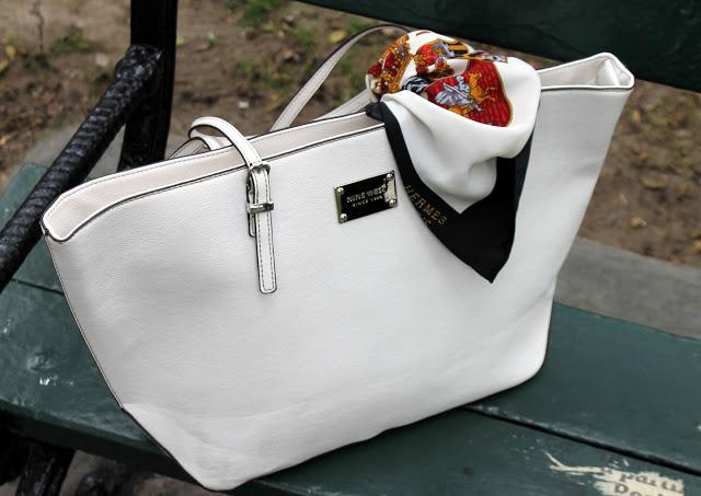 Mis Looks - La cartera blanca