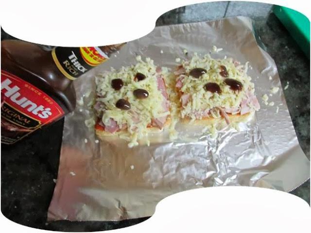 CANAPÉS - PIZZAS CON SALSA BARBACOA