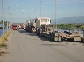 Paran transporte en Jimaní en reclamo de obras.