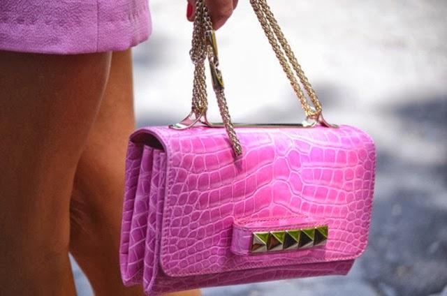 la-modella-mafia-anna-dello-russo-with-a-crocodile-pink-studded-valentino-clutch-via-nobodyknowsmarc-com-gianluca-senese-paris-fashion-week-street-style1