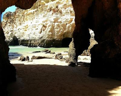 POESÍA: GRUTA CATEDRALÍCEA