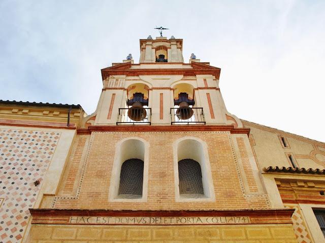 Iglesia de Santa María la Blanca (2): la fachada principal.