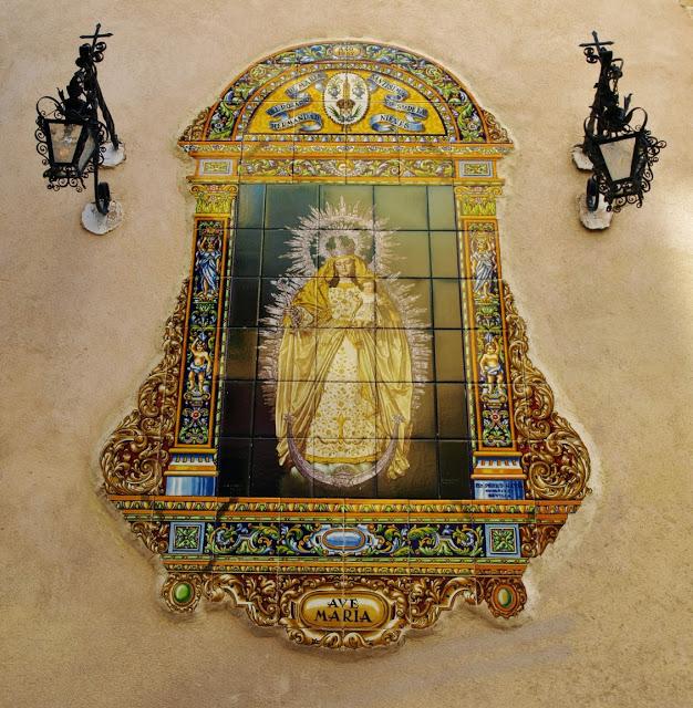 Iglesia de Santa María la Blanca (2): la fachada principal.