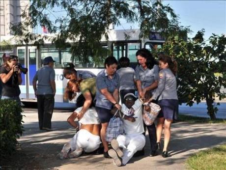 Damas de Blanco: Mentiras lavadas con Premios